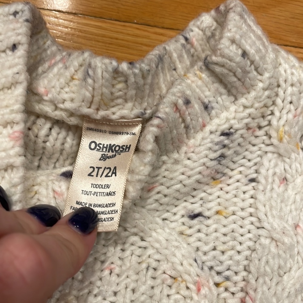OSHKOSH 2 t girls sweater good condition - Picture 2 of 2